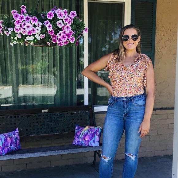 Meet your Posher, Julianne - Picture 1 of 1